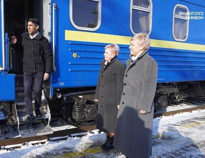 Премьер-министр Великобритании Сунак прибыл в Киев