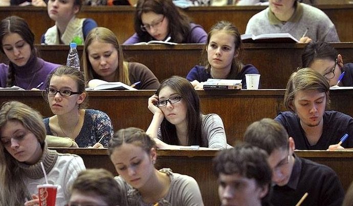Стоимость образования в вузах России подорожает ещё на 10-12% в следующем учебном году, — предупреждают в Ассоциации негосударственных вузов РФ.