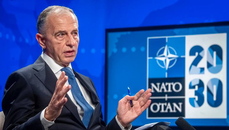Замгенсека НАТО Мирча Джоанэ призвал готовиться к тому, что конфликт Украины и России будет длиться еще долго и, возможно, не закончится даже в 2025 году.